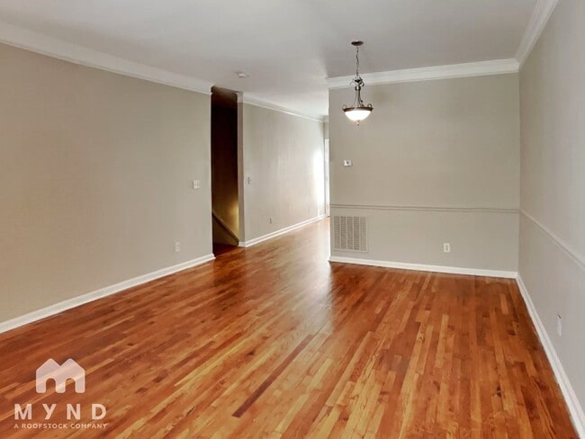 Photo - 302 Laurel Ave SW