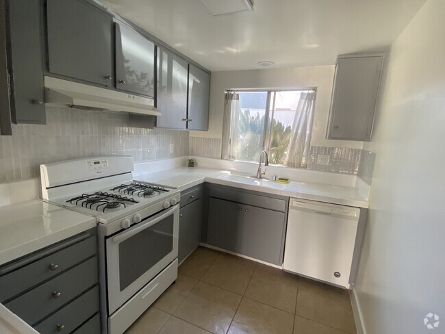 Building Photo - 2025 Oxford Ave Unit 5 Rental