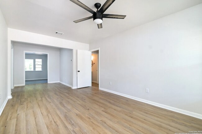 Photo - Charming 3-Bedroom Home in Coliseum-Willow...