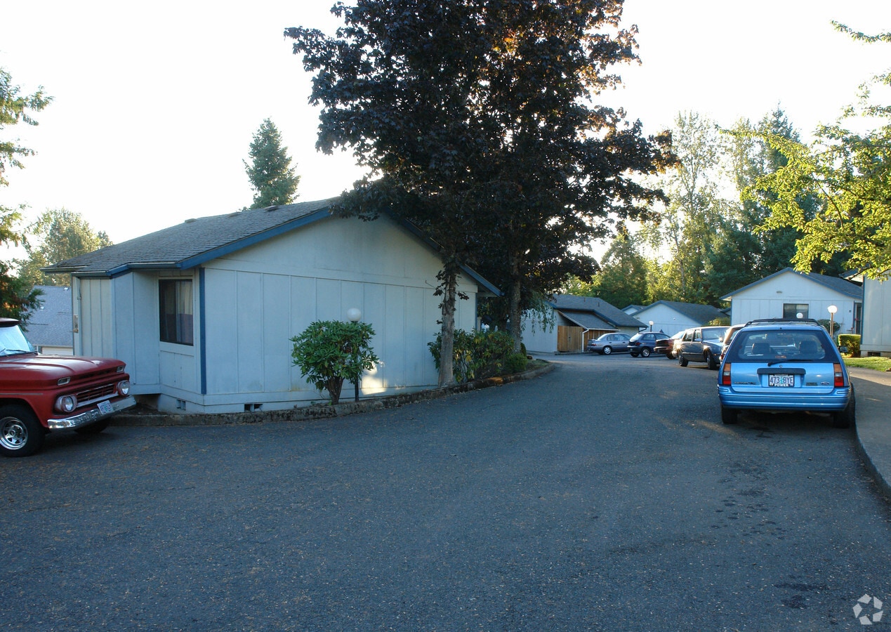 Photo - Bluffs at Ratcliff
