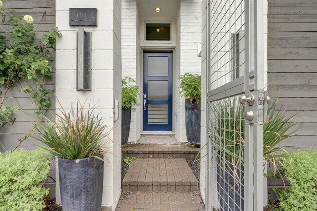 Photo - 1211 Hickory St