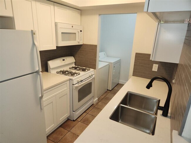 Photo - 1510 Rockdale Cir