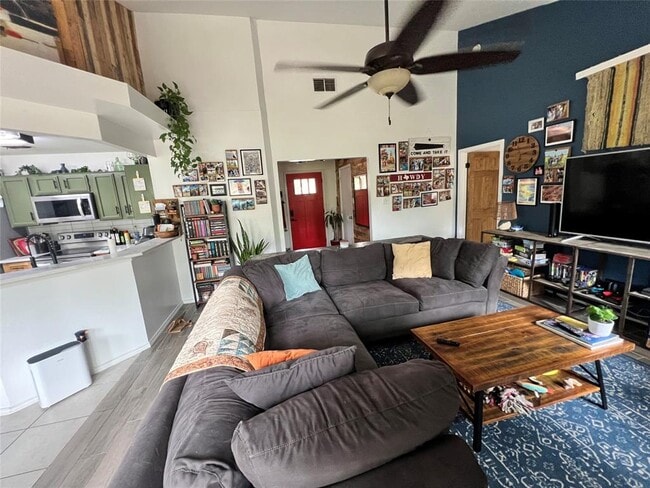 Photo - 124 Oak River Dr