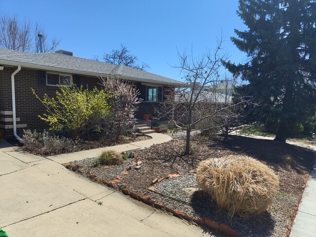 Front of House - 7114 Newland St