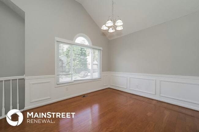 Photo - 1041 Dalby Way
