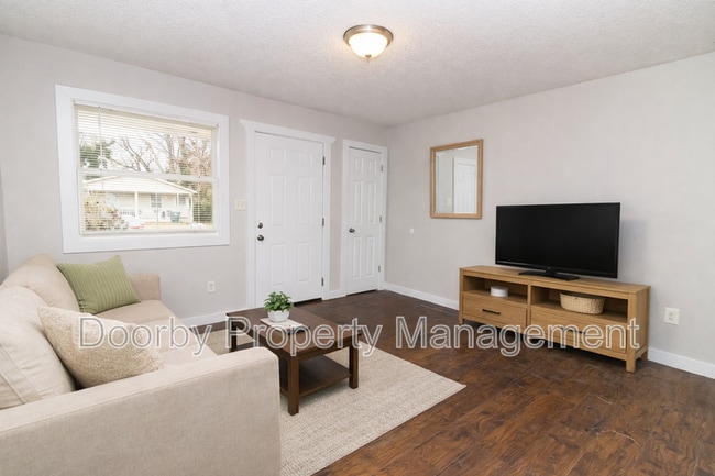 Photo - 1104 N Hawthorne St Unit A