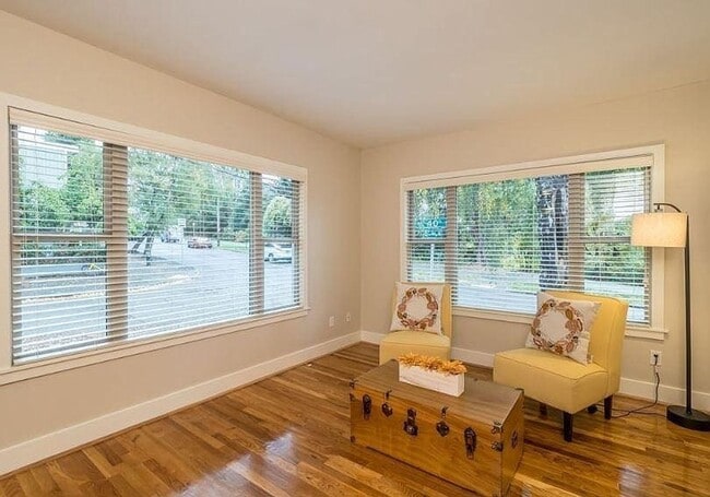 Photo - 4015 8th Ave NE