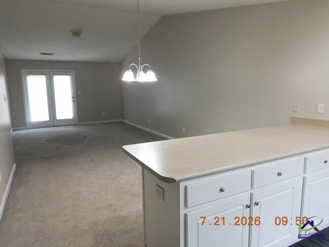 Photo - 128 Kingston Village Dr