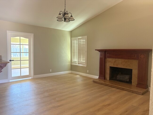 Photo - 18708 Mandy St