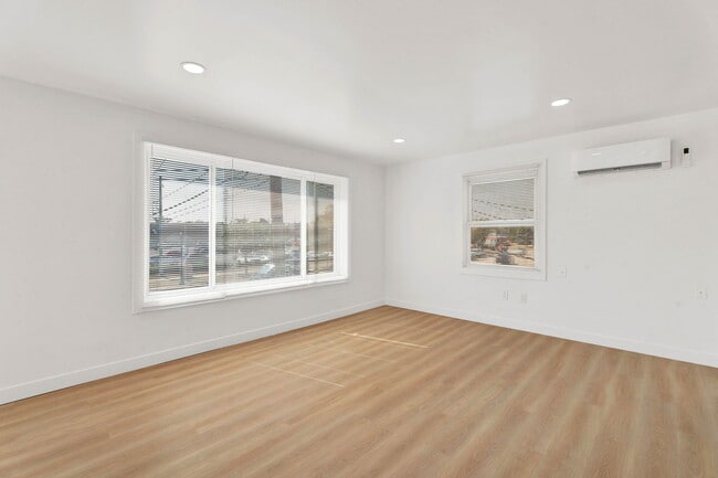 Photo - 1075 E West Maple Rd