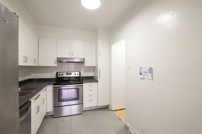 Building Photo - 4555 Av. Bonavista Unit 309