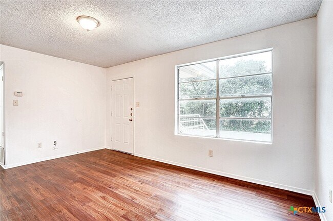 Photo - 728 Old Martindale Rd