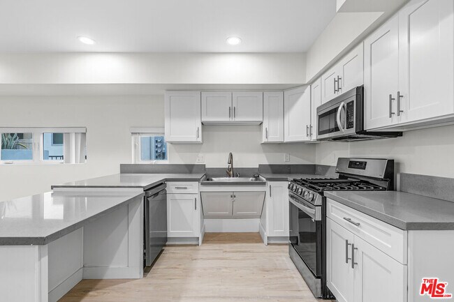 Photo - 1409 N Hobart Blvd Unit #104