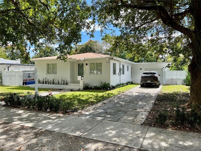 Photo - 850 NE 127th St