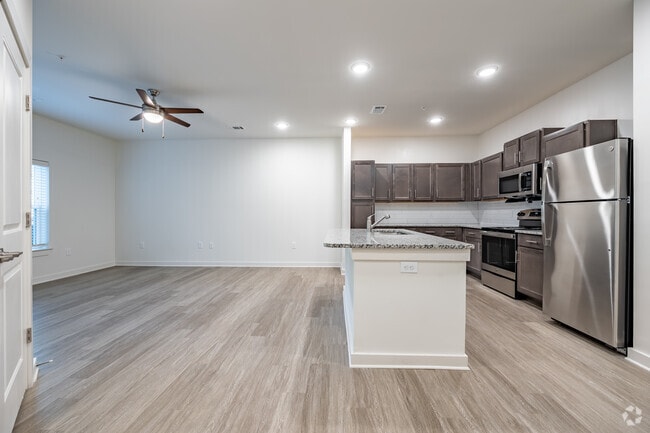 1BR, 1BA - 764SF