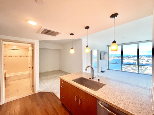 Building Photo - 555 South St