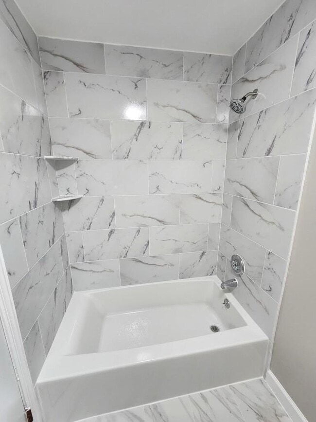 817 Edison Glen Ter Unit 817