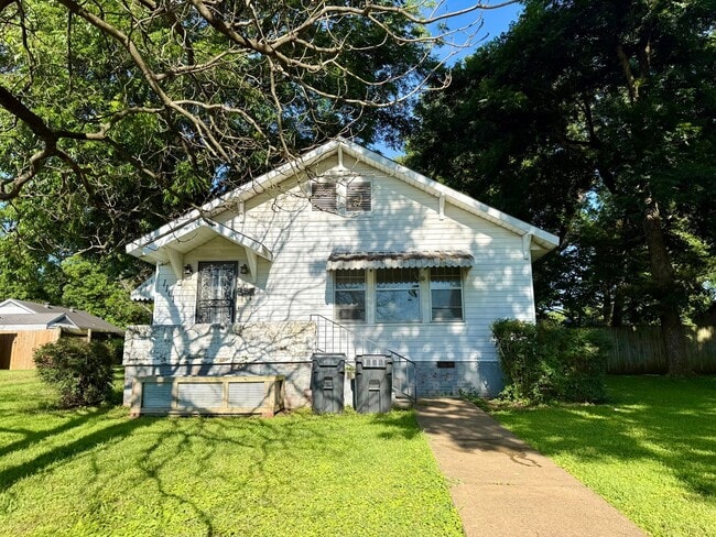 Building Photo - 1101 Olive St
