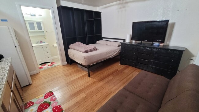Photo - 1779 Corby Ave