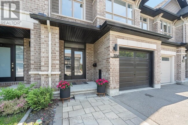 Photo - 358 Rainrock Cres