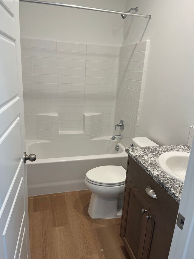 Photo - Beautiful 3 Bed 2 Bath Home with Community Pool: Available Now!!