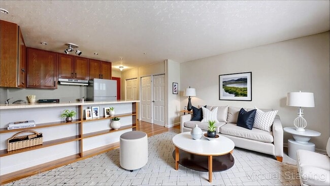 Building Photo - 2216 Pleasant Ave Unit 204