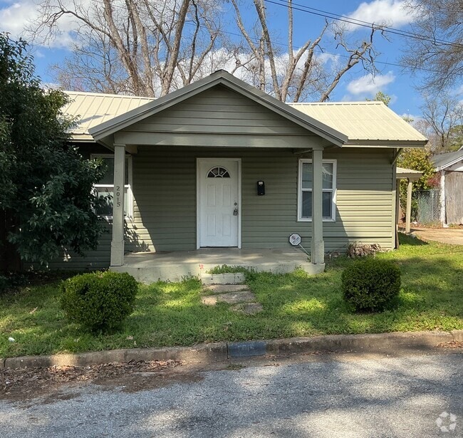 Building Photo - 2015 Greenville St Rental