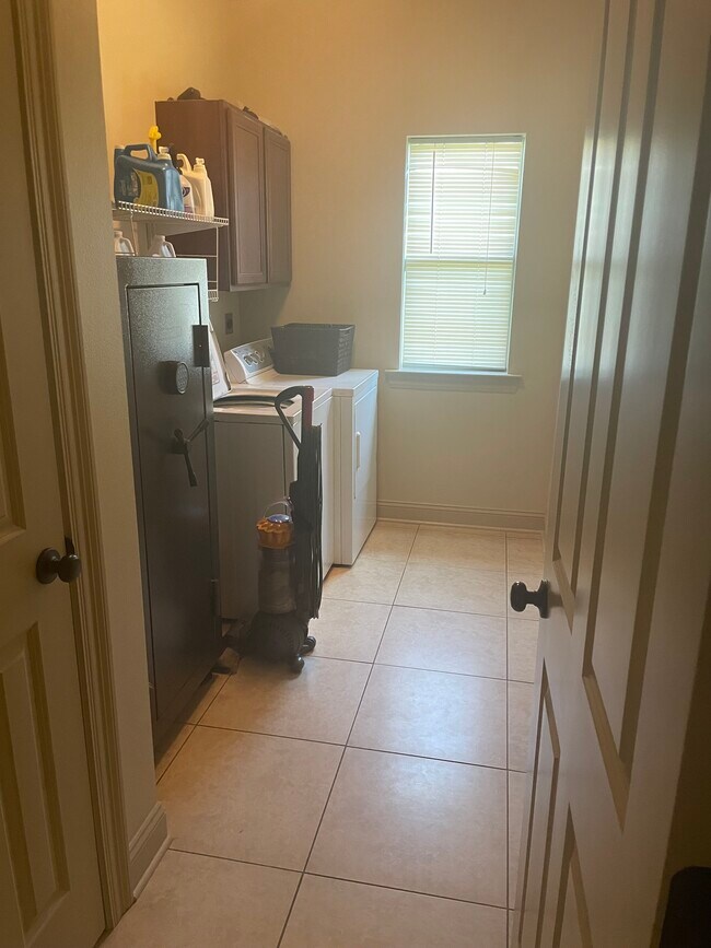 Photo - 233 Grand Oaks Dr