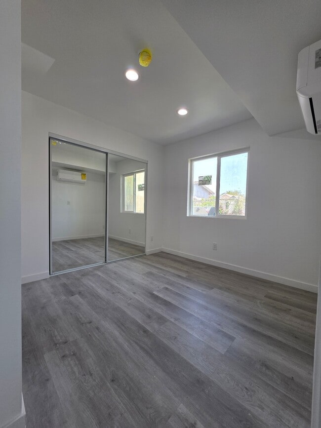 Photo - 635 W 51st St Apartments