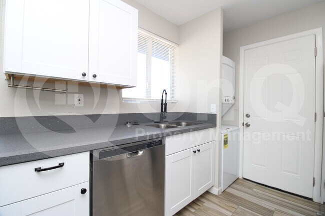 Photo - 2109 W Hayward Ave