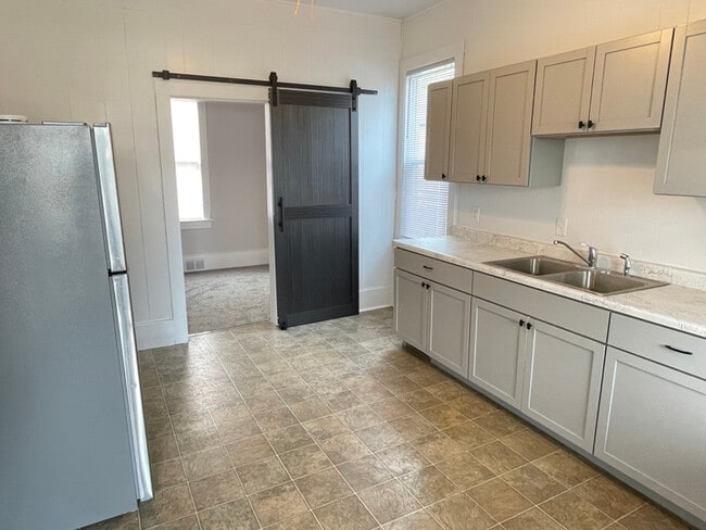 Building Photo - 204 N Main St Rental