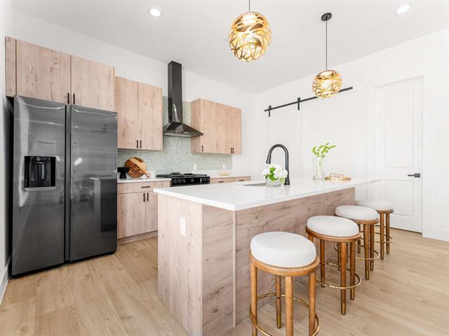 Building Photo - 2015 N Prairie Ave Unit 202