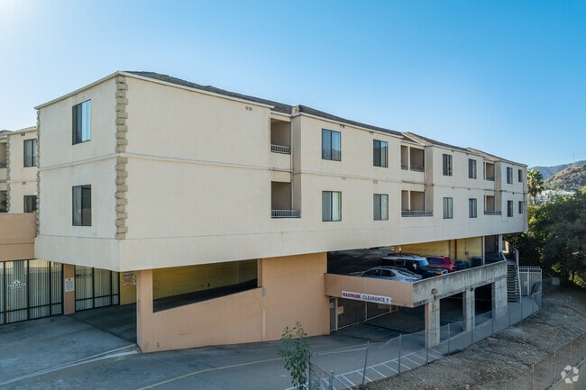 Edificio alternativo - 62+ at Honolulu Senior Apartments