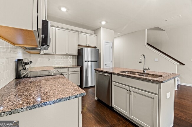 Photo - 3400 Highbury Way