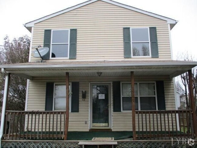 Building Photo - Spacious 4 bedroom house in Lynchburg!