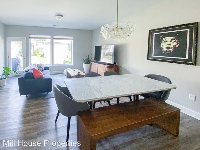 Photo - 2 br, 3.5 bath House - 140 Manordale Drive