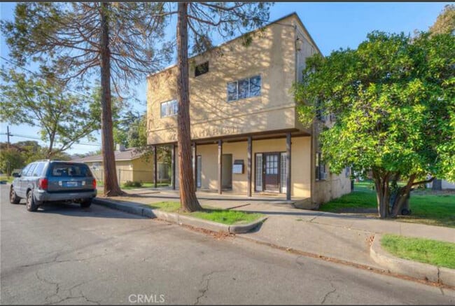 Plenty of parking - 1440 3rd Ave Unit #1