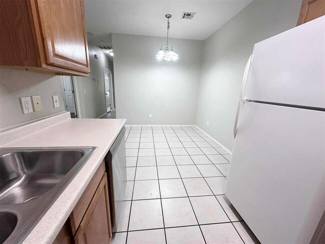 Photo - 10000 Shadowview Dr