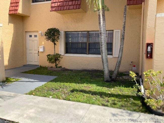 64 Canterbury Ln