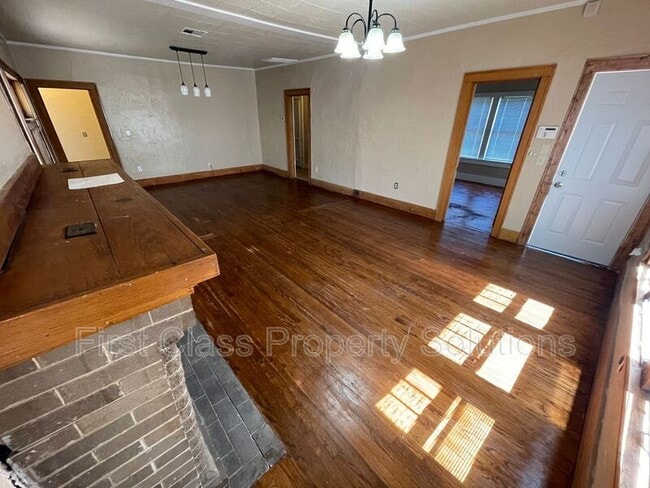 Photo - 121 NW 29th St