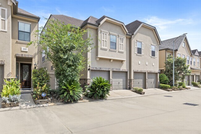 Photo - 2919 Royal Oaks Grove