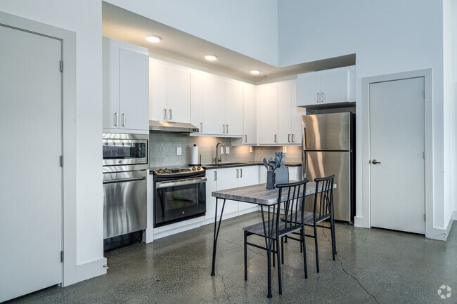 3BR, 2BA - 1,205SF - Gold - Kitchen