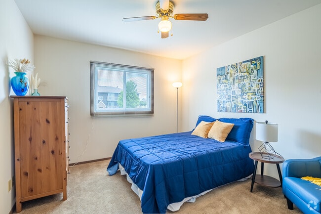 3BR, 2BA - 975SF - Primary Bedroom