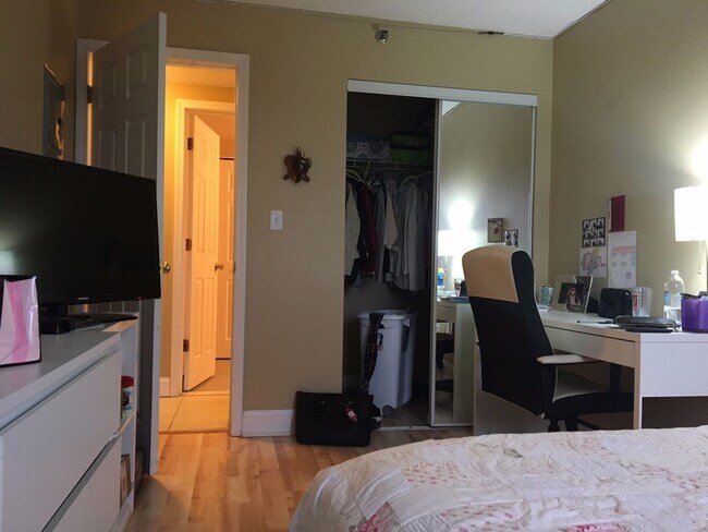 Photo - Spacious 2 bedroom unit with a view!