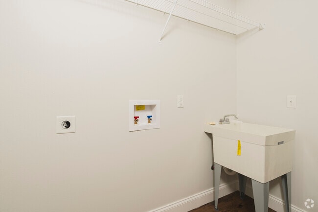 2BR, 2BA - 1,264SF - Laundry