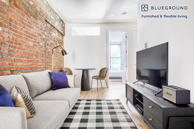 Building Photo - 248 Elizabeth St Rental
