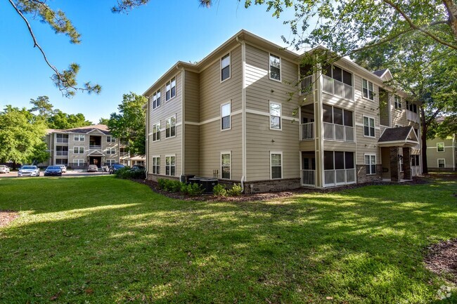 Building Photo - 3 Bedroom 3 Bathroom Ground Floor Unit in ... Rental