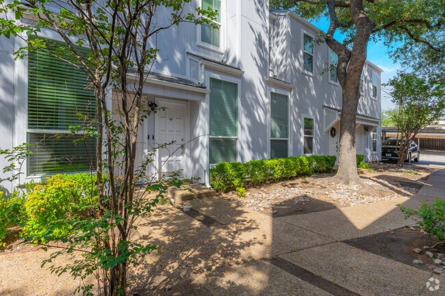Building Photo - 2815 Welborn St Unit #107 Rental