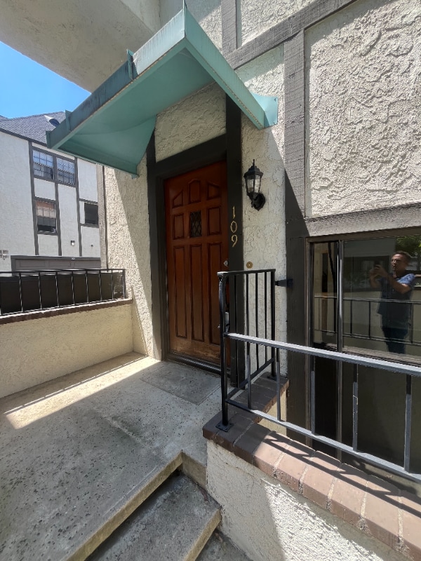 Photo - 109 E Rosewood Ct