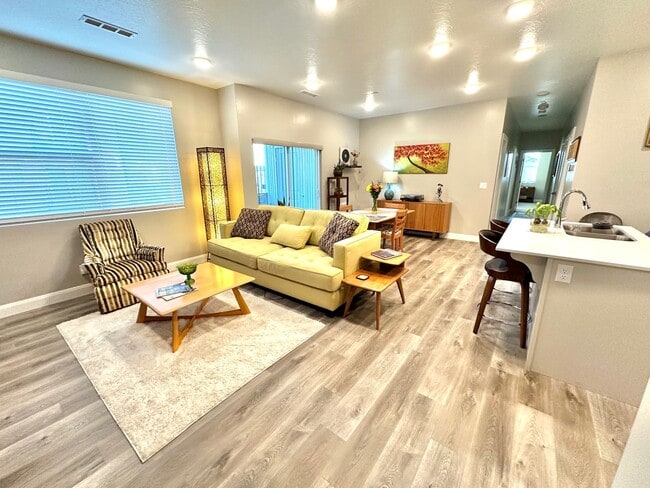 Photo - Beautiful Desert Color Condo!!